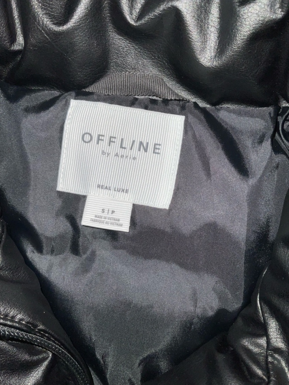 Aerie Cropped Black Puffer Vest - Picture 3 of 9